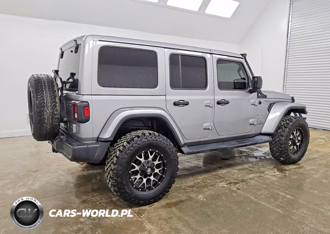 2018 Jeep Wrangler Unlimited Sahara VIN:1C4HJXEG2JW207034 - 3