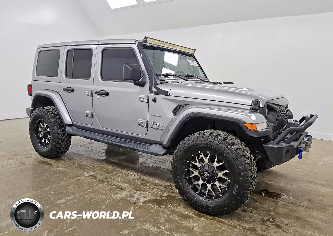 2018 Jeep Wrangler Unlimited Sahara VIN:1C4HJXEG2JW207034 - 4