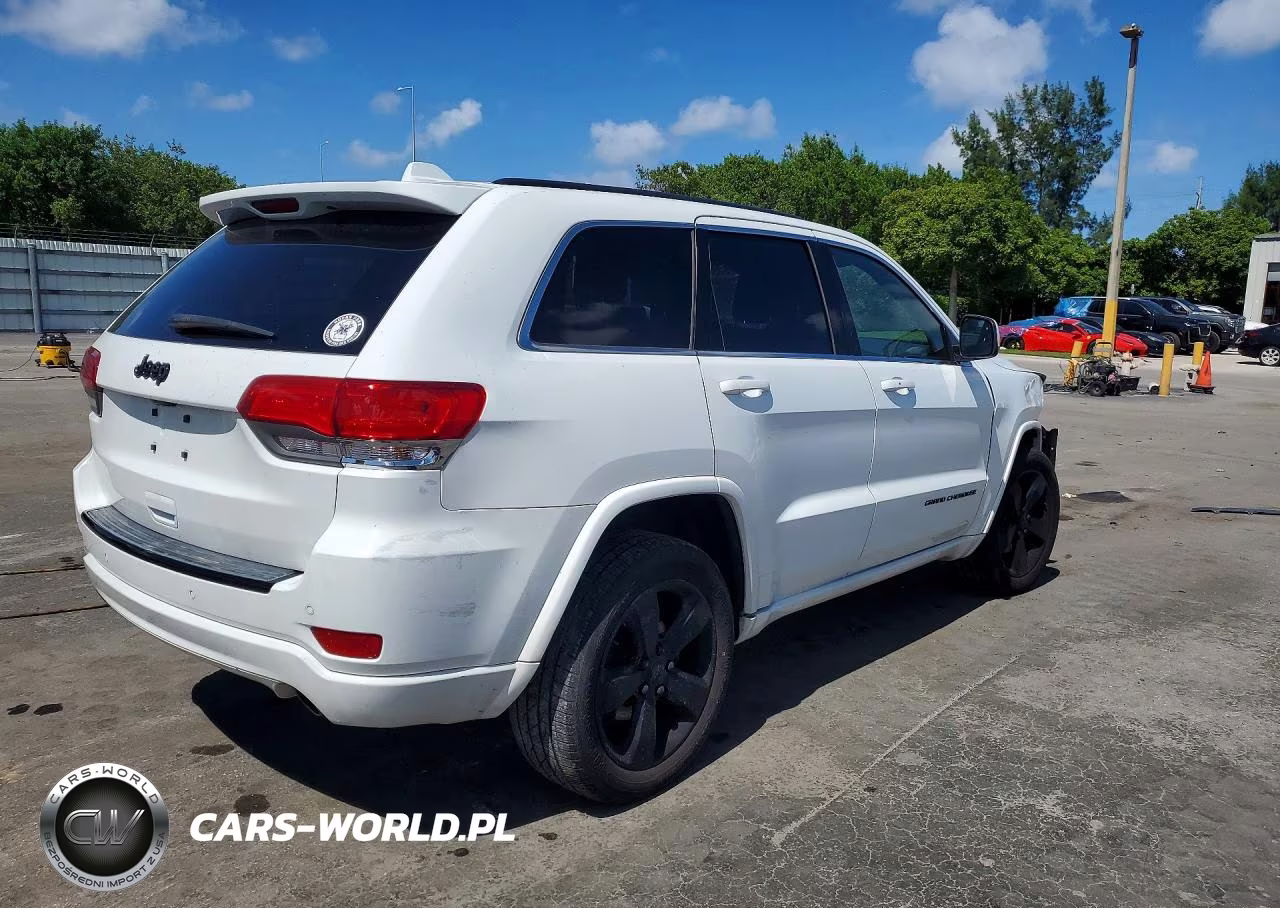 2015 Jeep Grand Cherokee Laredo VIN:1C4RJFAG3FC720709 - 3