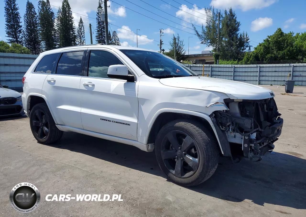 2015 Jeep Grand Cherokee Laredo VIN:1C4RJFAG3FC720709 - 4