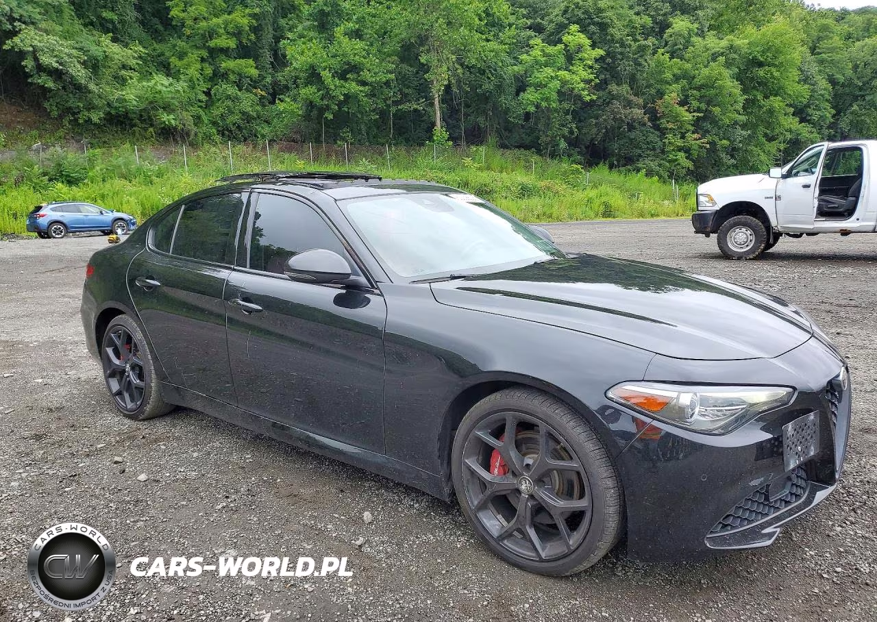 2020 Alfa Romeo Giulia Ti VIN:ZARFANBN6L7632449 - 4