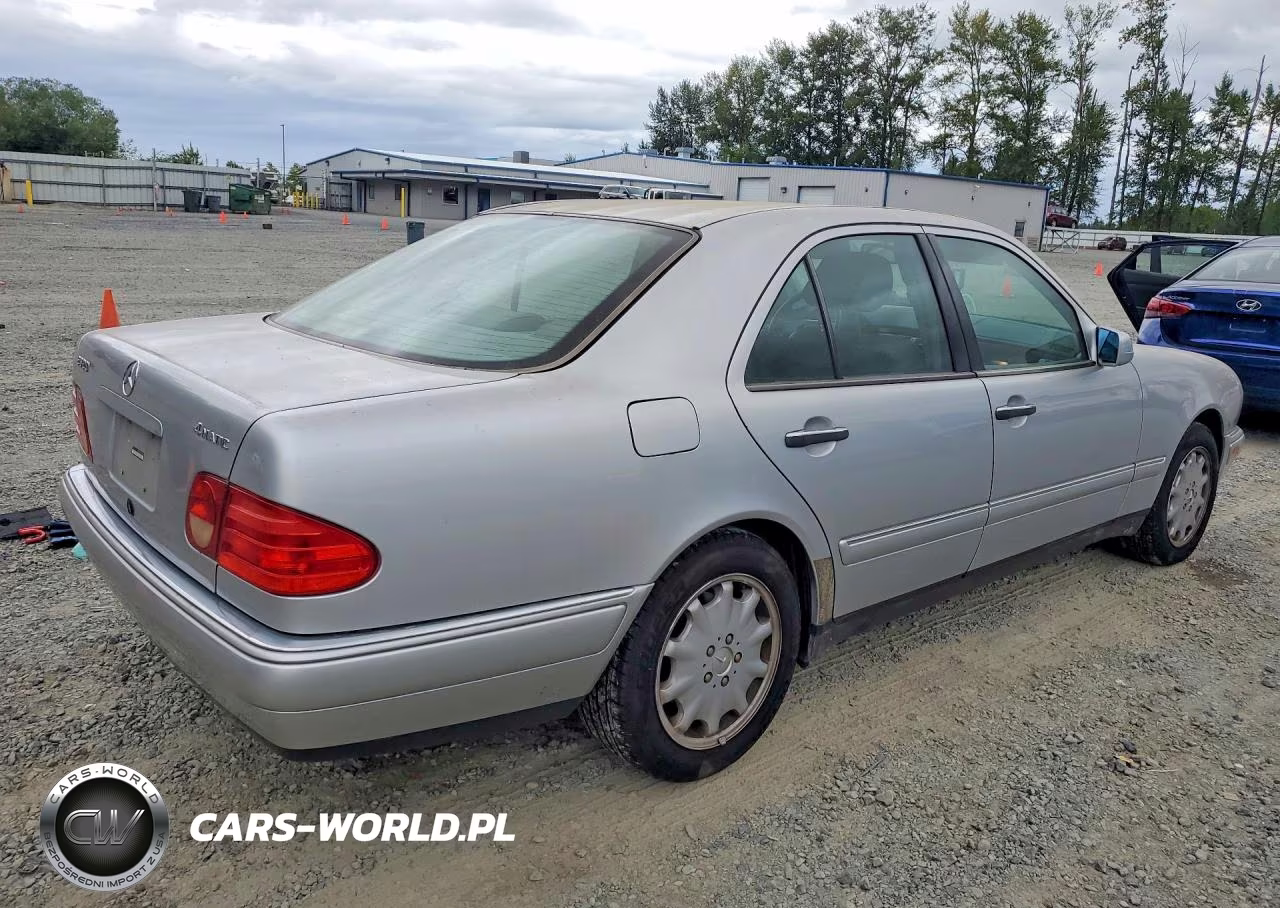1999 Mercedes-Benz E 320 4Matic VIN:WDBJF82H4XX018540 - 3