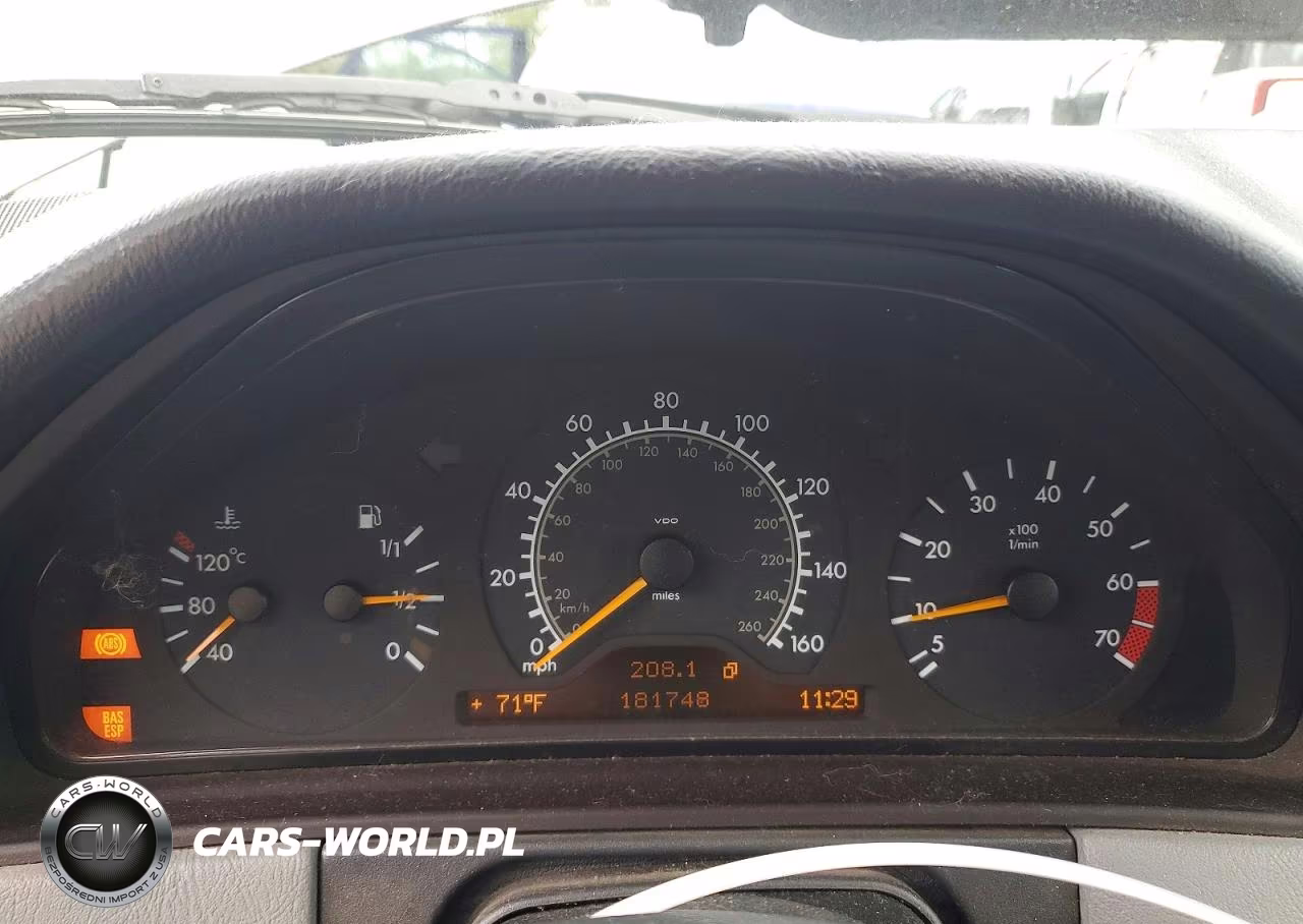 1999 Mercedes-Benz E 320 4Matic VIN:WDBJF82H4XX018540 - 9