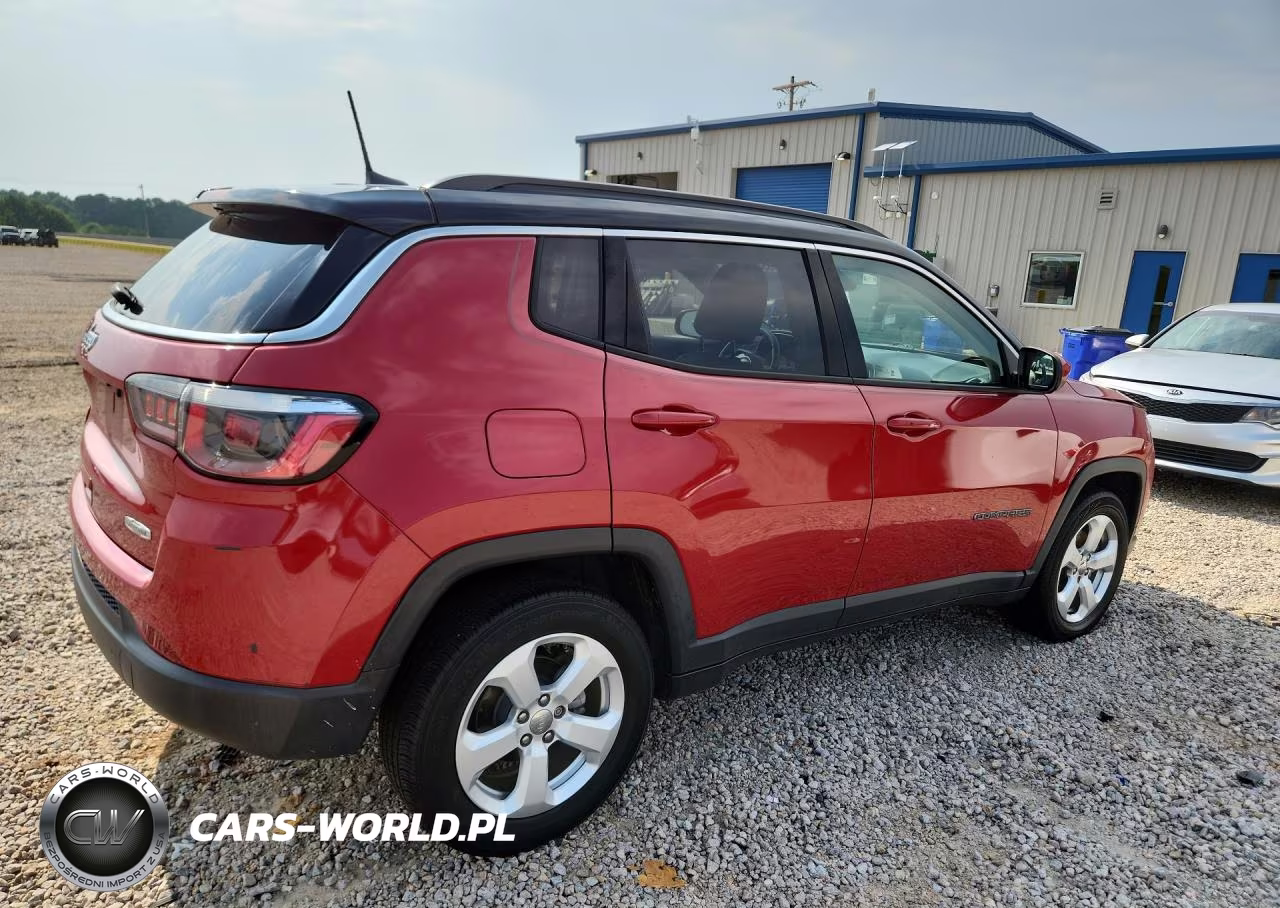2018 Jeep Compass Latitude VIN:3C4NJCBB4JT227151 - 3