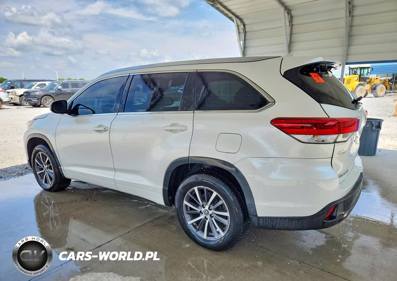 2018 Toyota Highlander Xle VIN:5TDKZRFH5JS531385 - 2