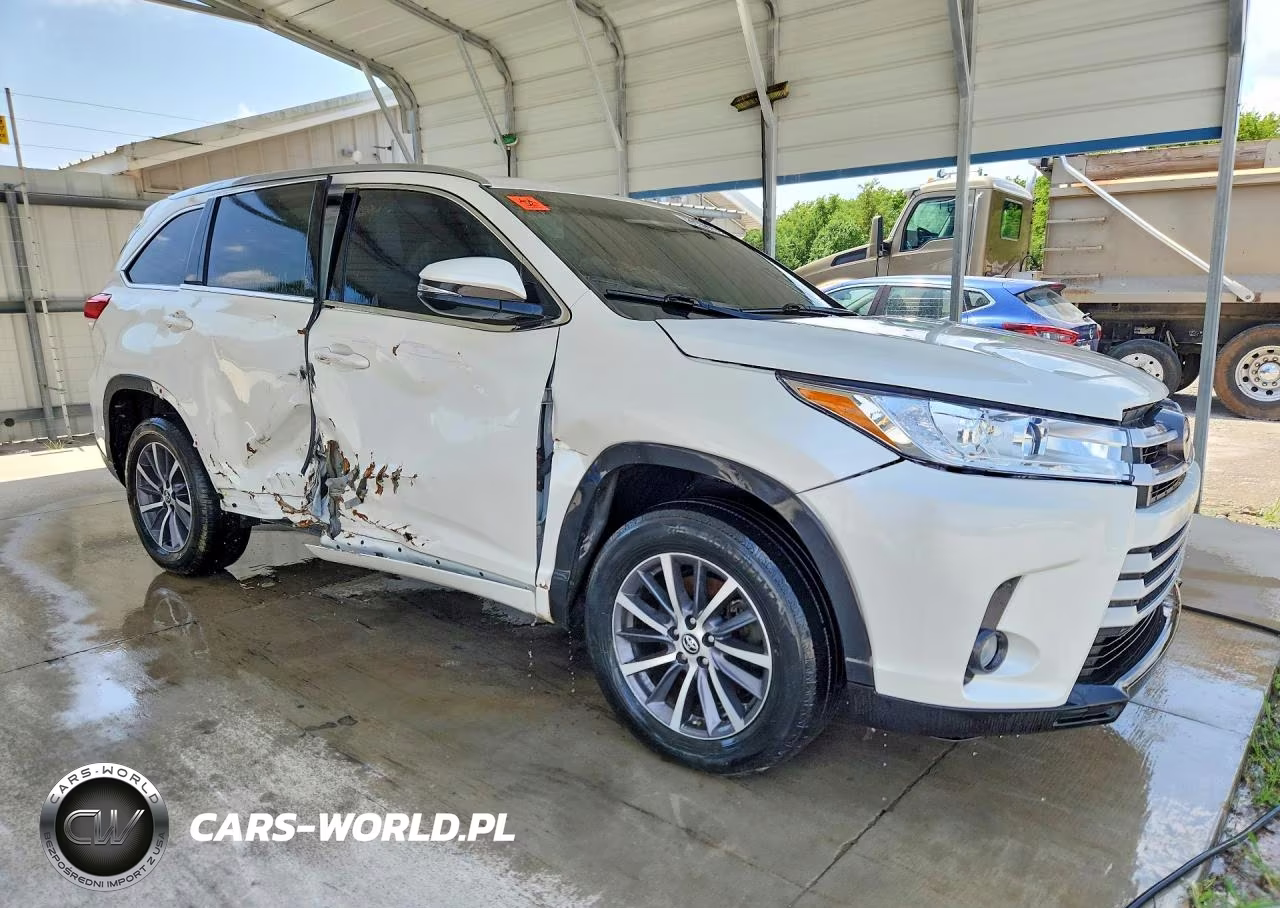 2018 Toyota Highlander Xle VIN:5TDKZRFH5JS531385 - 4