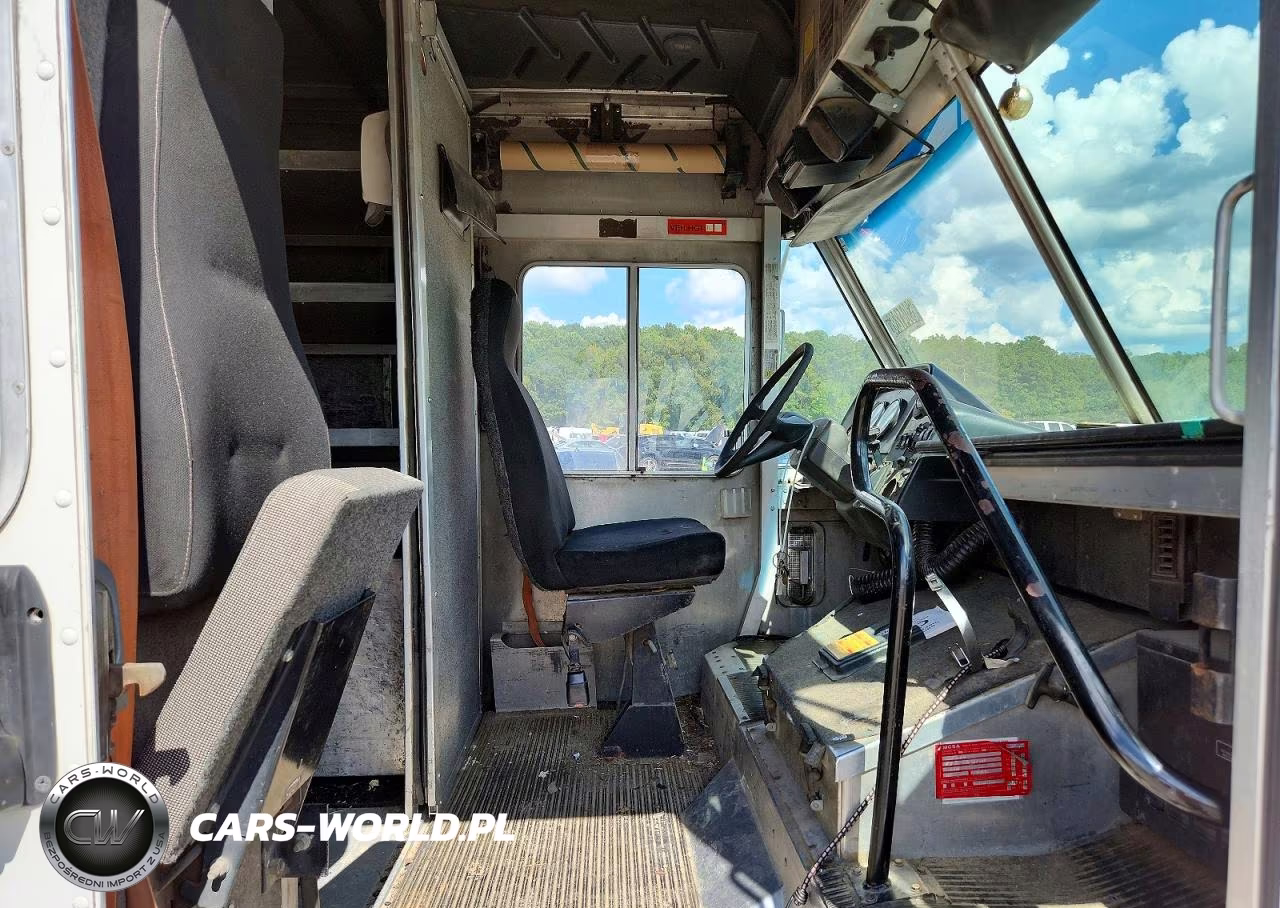 2009 Freightliner Chassis M Line Walk-In Van VIN:4UZAANDU49CAM6002 - 11