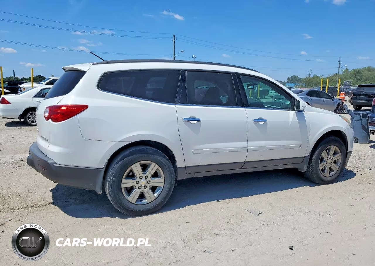 2010 Chevrolet Traverse Lt VIN:1GNLVGED3AS121802 - 3