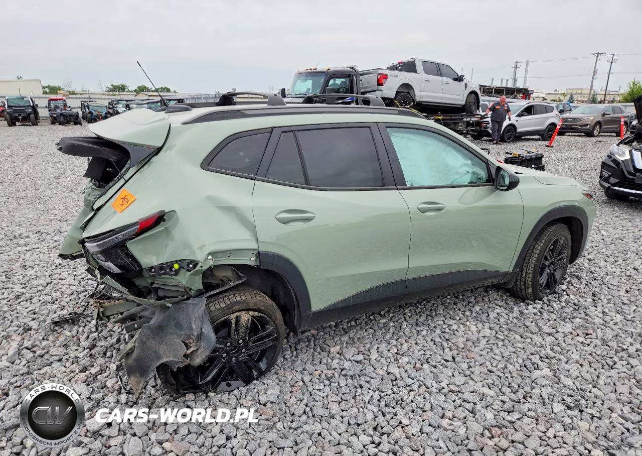 2025 Chevrolet Trax Activ VIN:KL77LKEP2SC058956 - 3