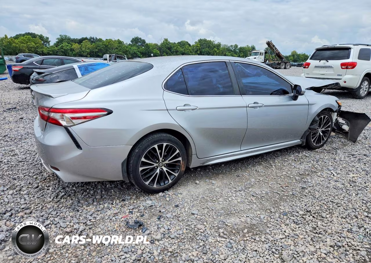 2018 Toyota Camry Se VIN:4T1B11HK8JU640139 - 3