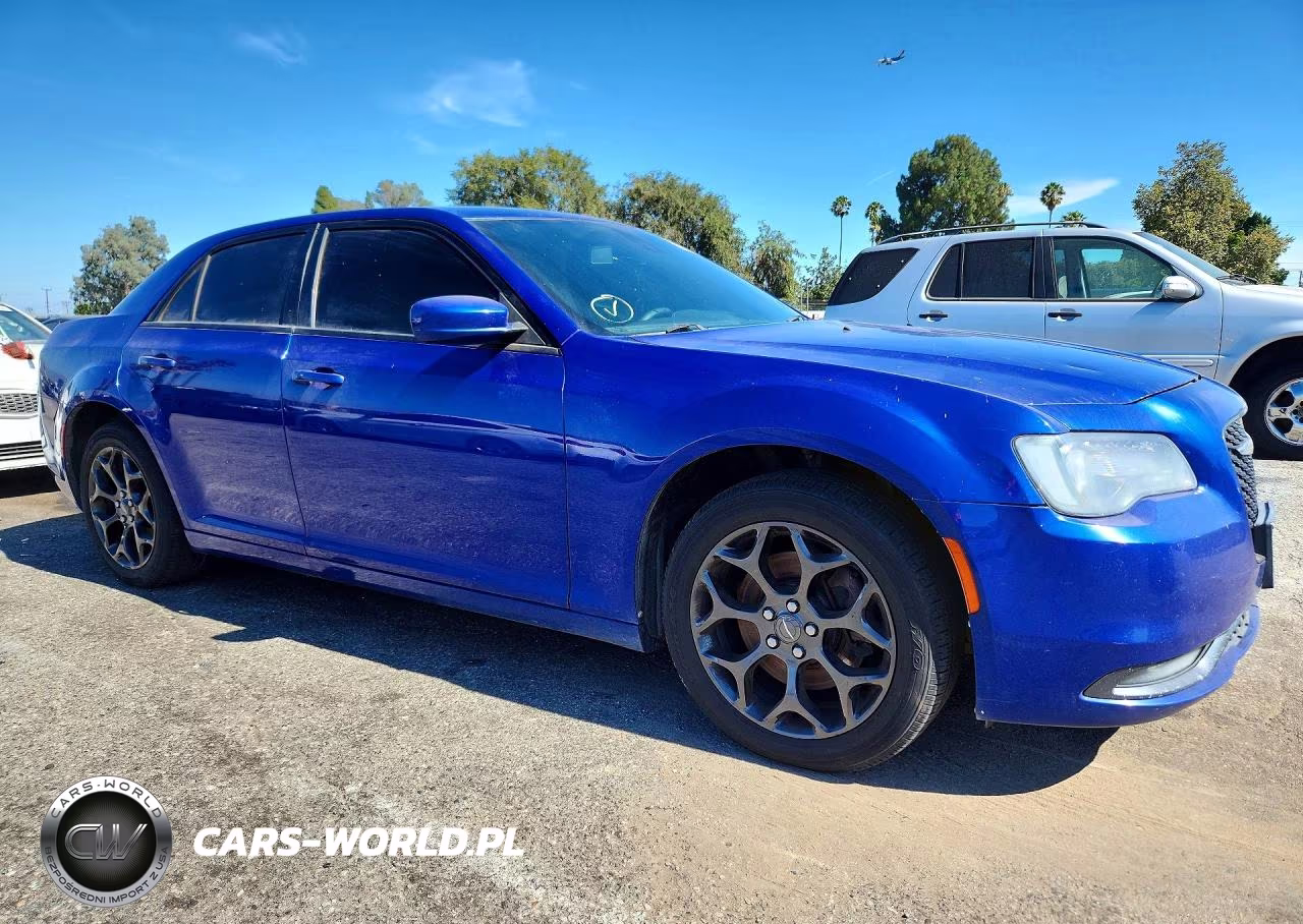 2019 Chrysler 300 S VIN:2C3CCAGGXKH536826 - 4
