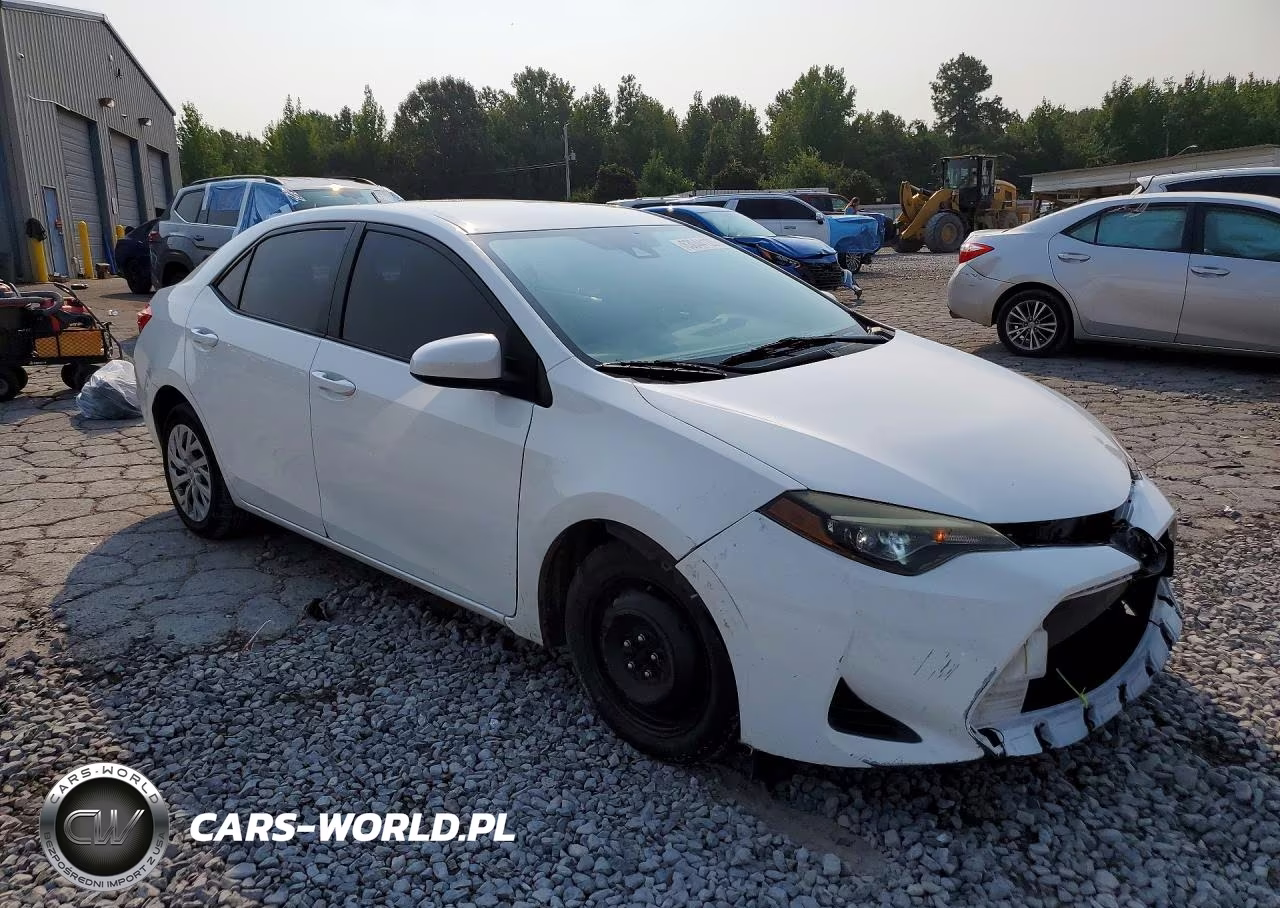 2018 Toyota Corolla Le VIN:5YFBURHE4JP782893 - 4
