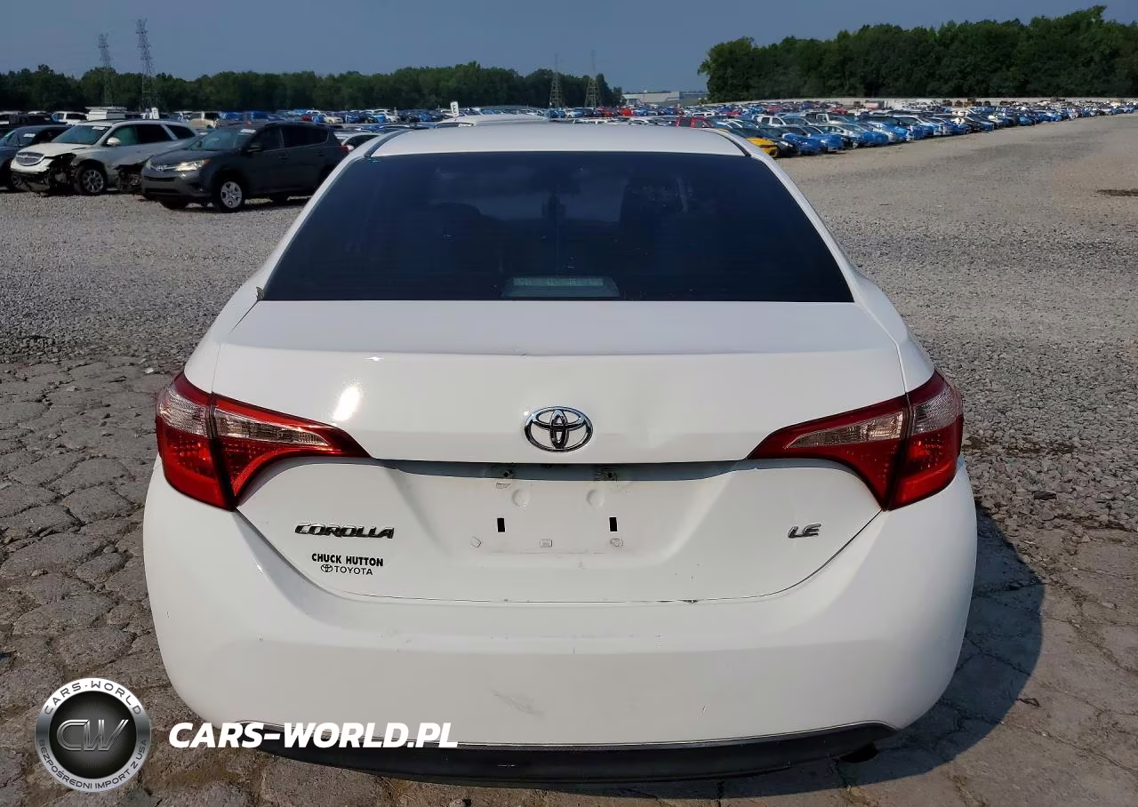 2018 Toyota Corolla Le VIN:5YFBURHE4JP782893 - 6