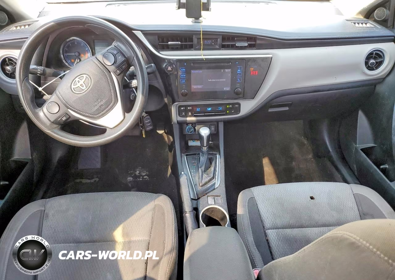 2018 Toyota Corolla Le VIN:5YFBURHE4JP782893 - 8