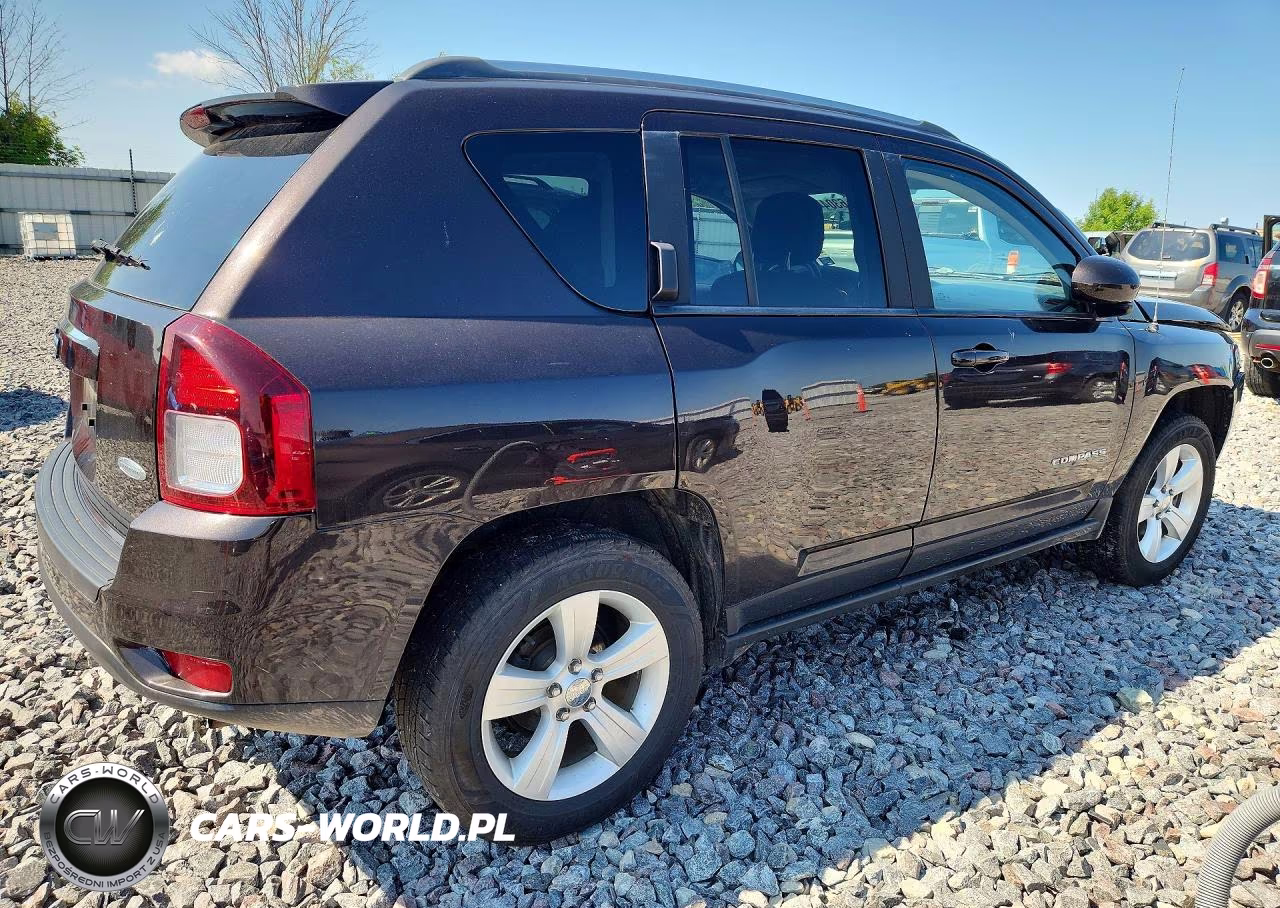 2014 Jeep Compass Latitude VIN:1C4NJDEB8ED707030 - 3