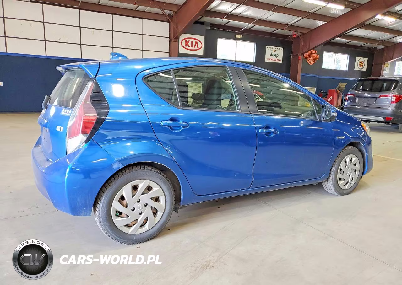 2015 Toyota Prius C One VIN:JTDKDTB34F1579860 - 3