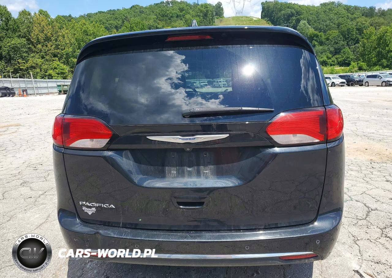 2018 Chrysler Pacifica Touring Plus VIN:2C4RC1FG0JR157401 - 6