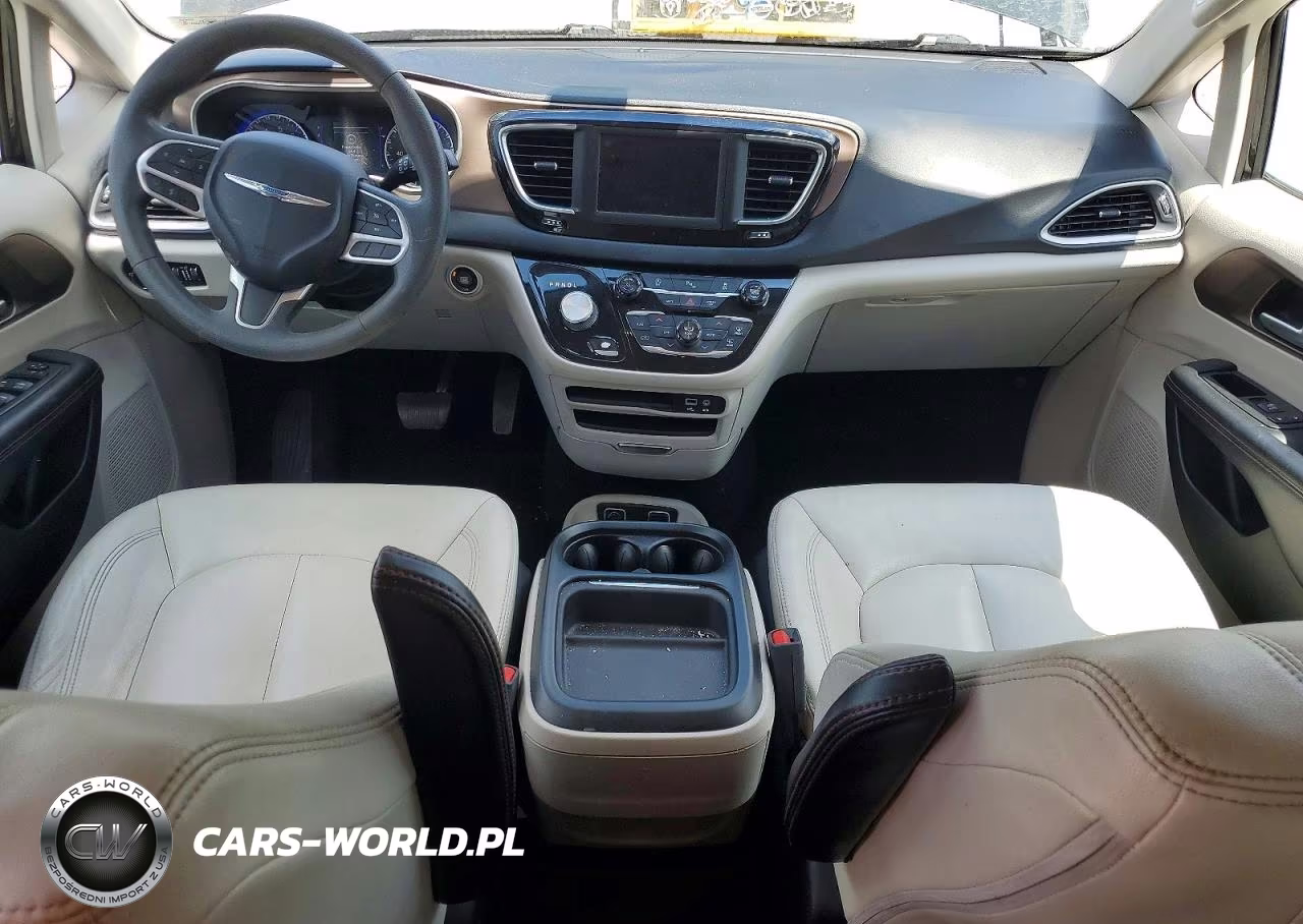 2018 Chrysler Pacifica Touring Plus VIN:2C4RC1FG0JR157401 - 8