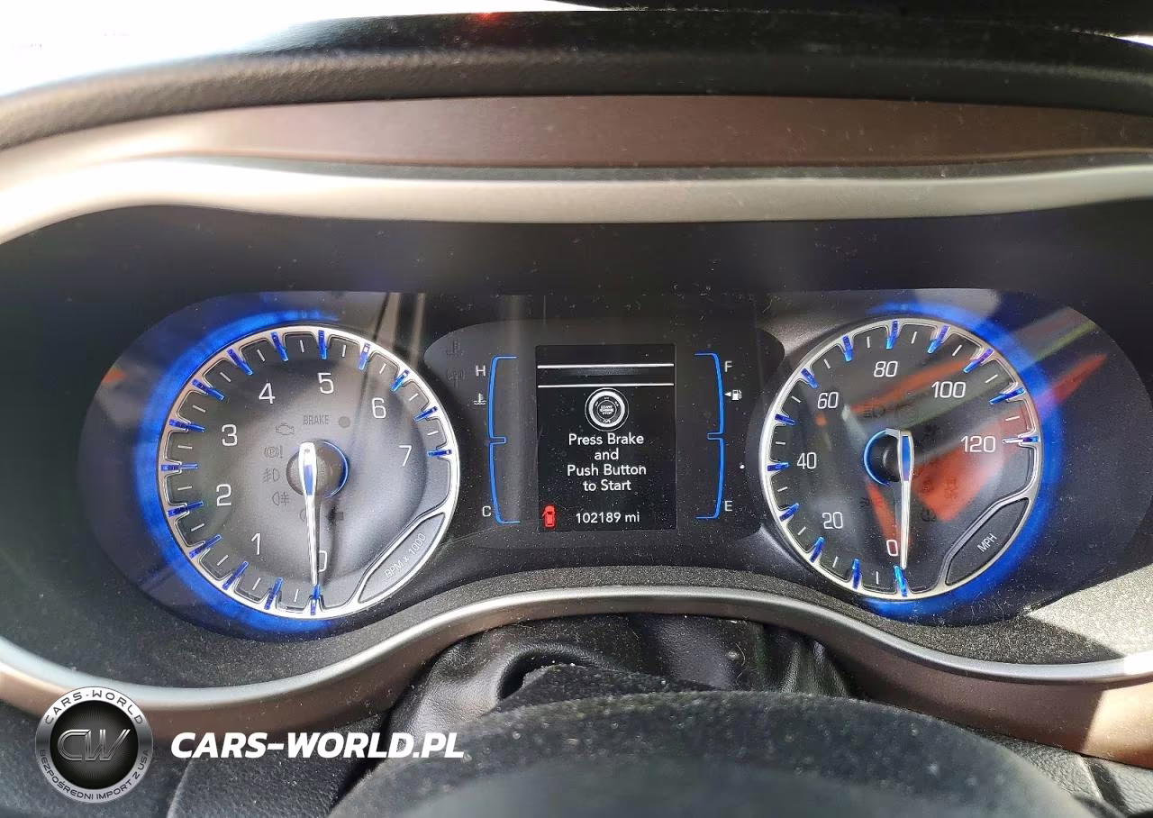 2018 Chrysler Pacifica Touring Plus VIN:2C4RC1FG0JR157401 - 9