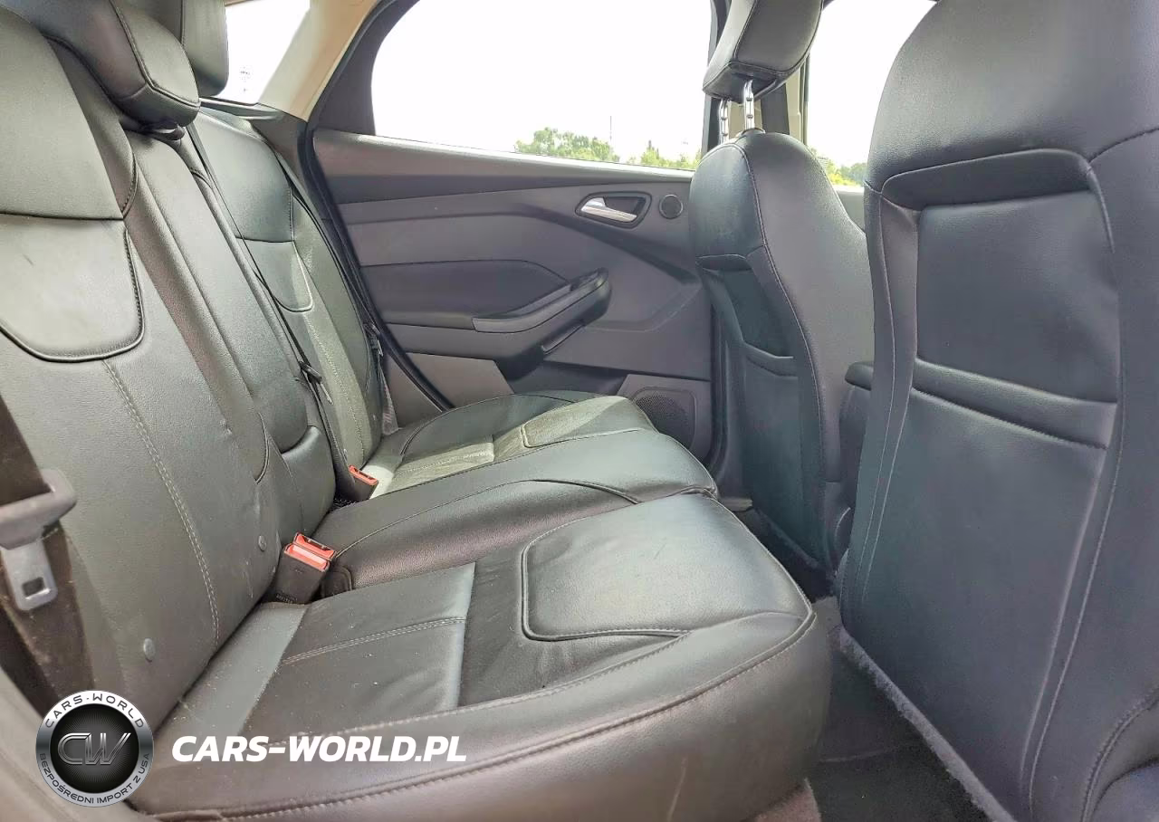2018 Ford Focus Titanium VIN:1FADP3N24JL217873 - 10