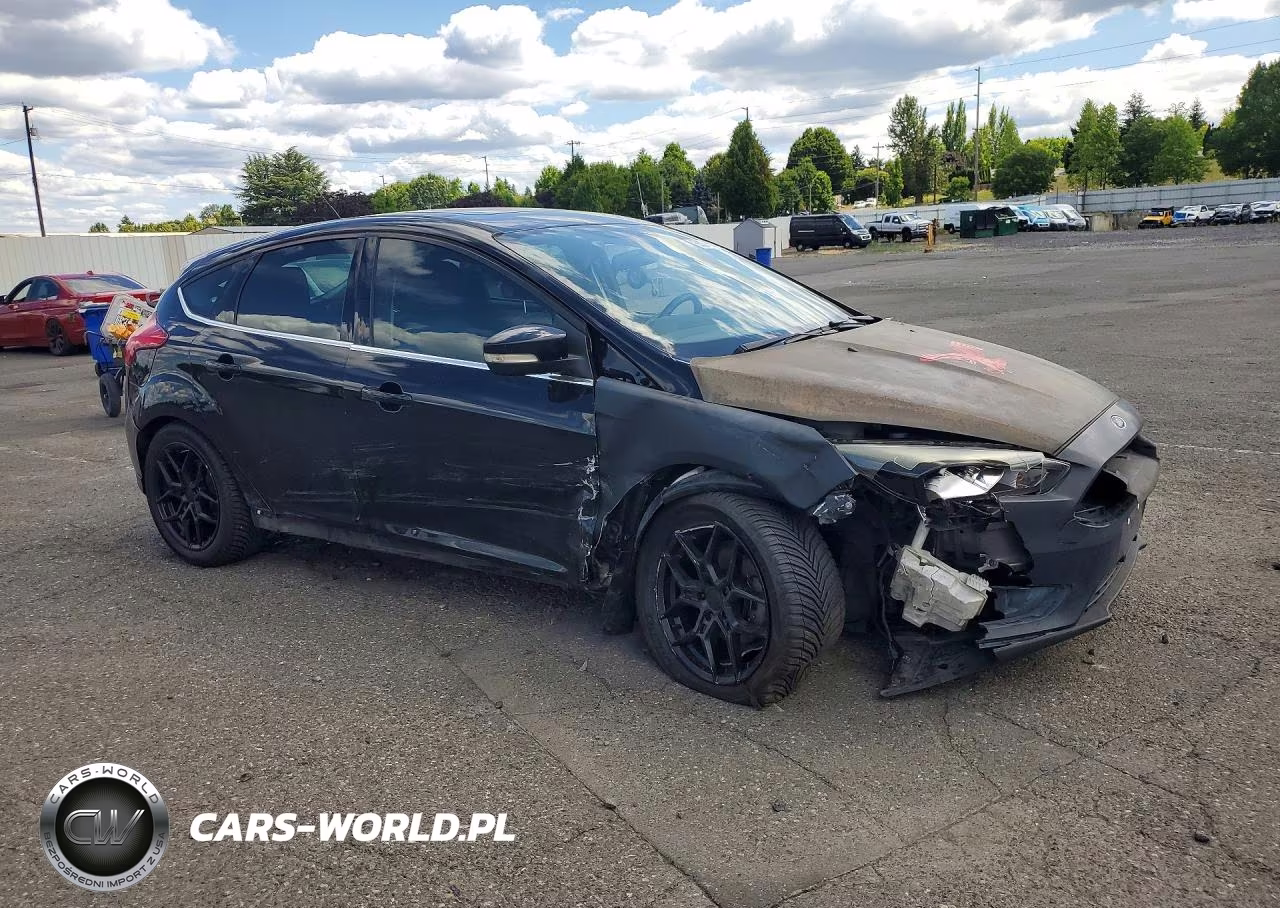 2018 Ford Focus Titanium VIN:1FADP3N24JL217873 - 4