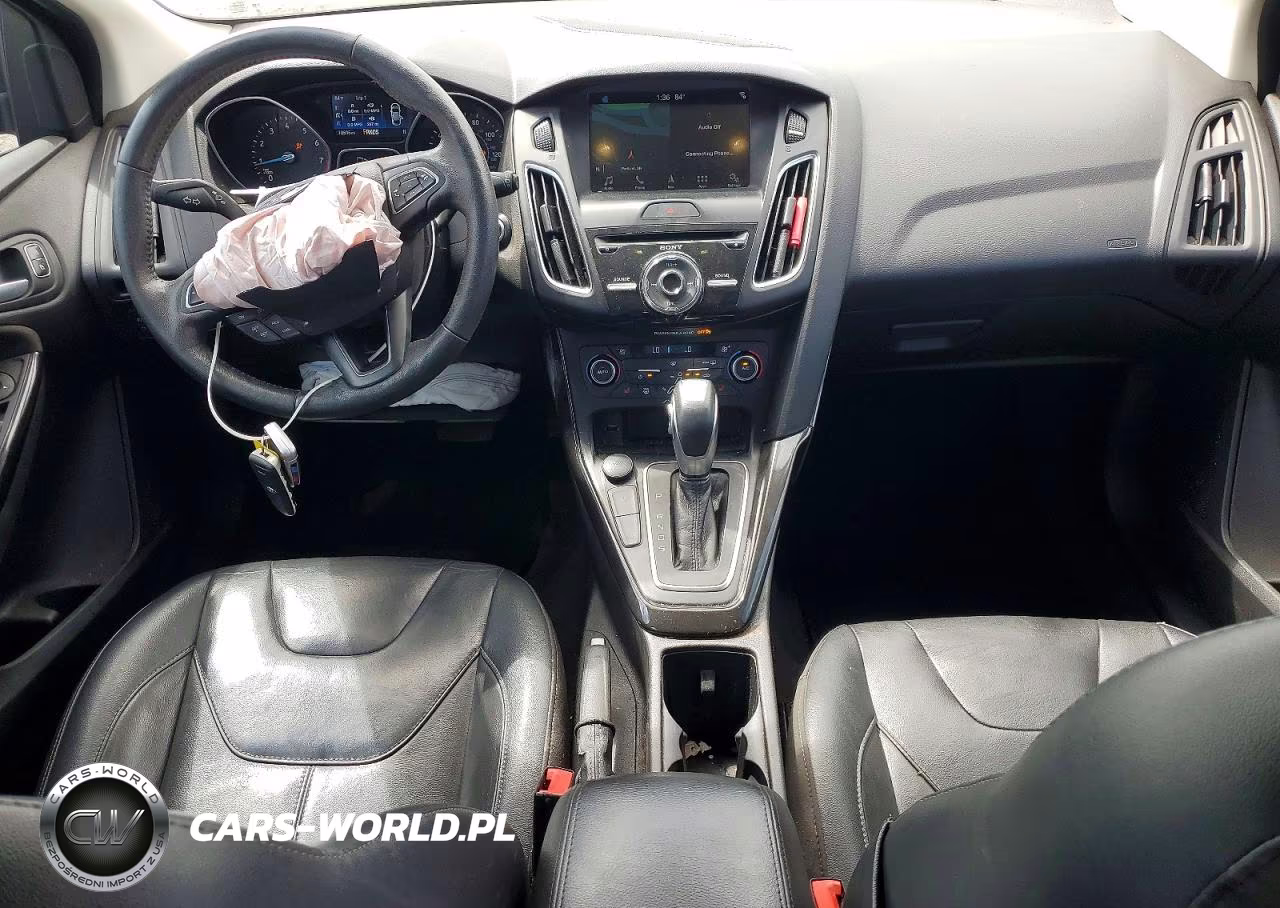 2018 Ford Focus Titanium VIN:1FADP3N24JL217873 - 8