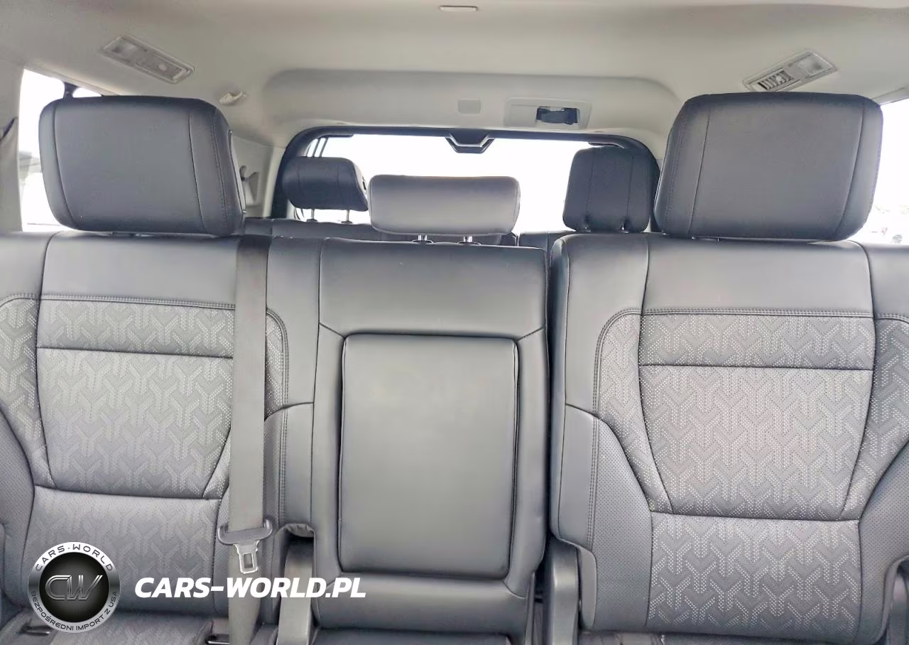 2024 Toyota Sequoia VIN:7SVAAABAXRX046863 - 10