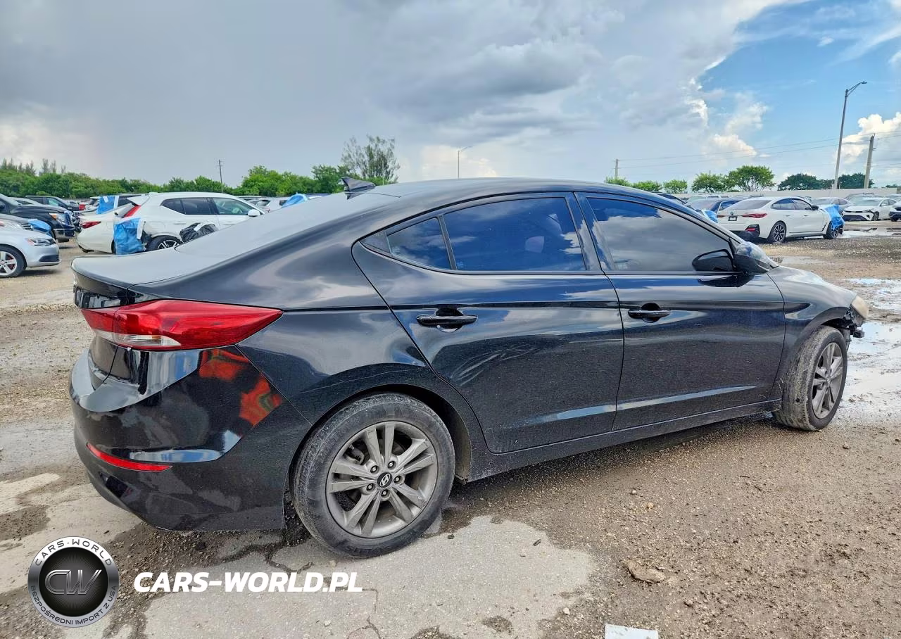 2018 Hyundai Elantra Sel VIN:5NPD84LF6JH364218 - 3