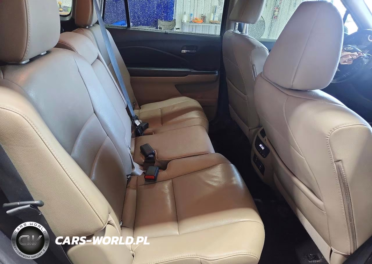 2018 Honda Pilot Touring VIN:5FNYF6H98JB053572 - 11