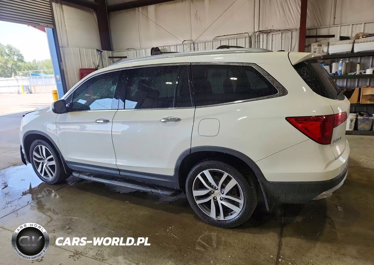 2018 Honda Pilot Touring VIN:5FNYF6H98JB053572 - 2