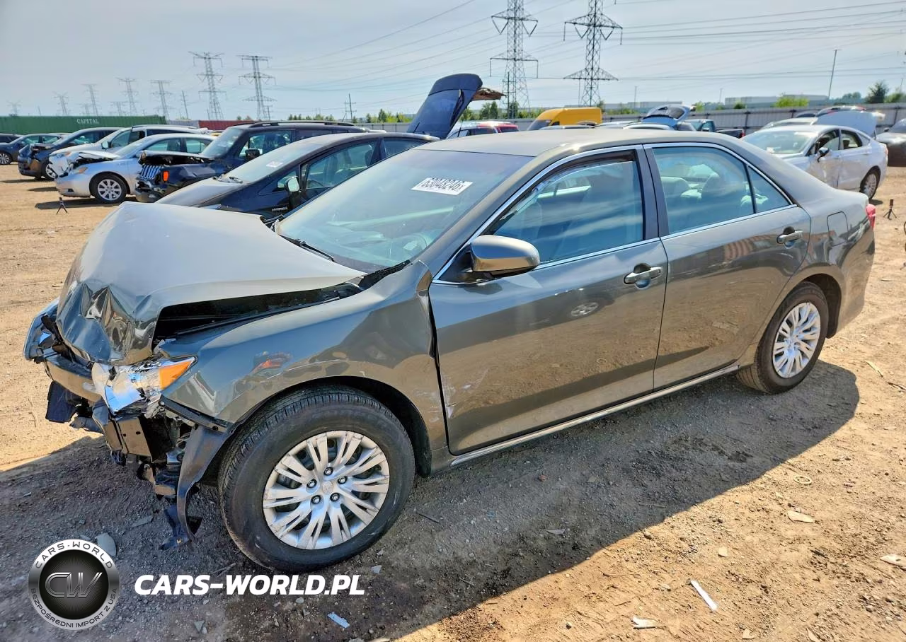 2014 Toyota Camry Le – zdjęcie 1 z 13