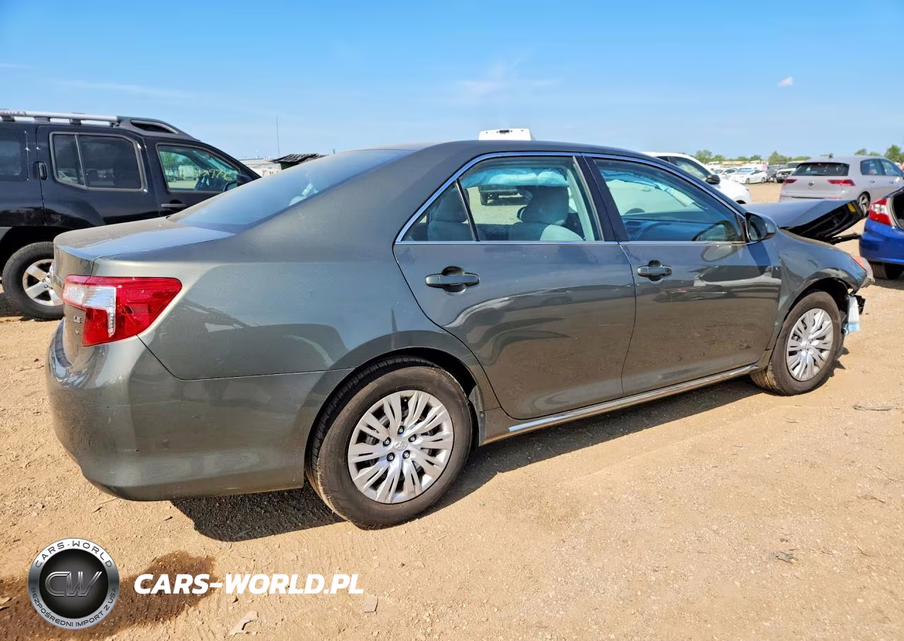 2014 Toyota Camry Le VIN:4T4BF1FK2ER379137 - 3