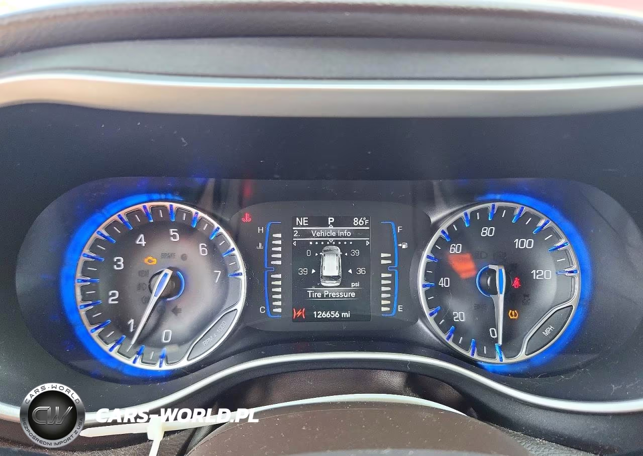 2020 Chrysler Pacifica Touring L VIN:2C4RC1BG0LR285680 - 9