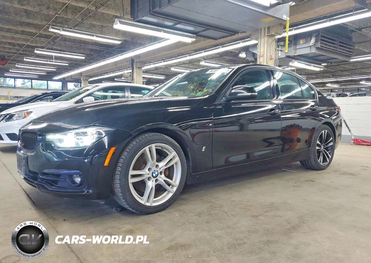 2018 BMW 330E – zdjęcie 1 z 12