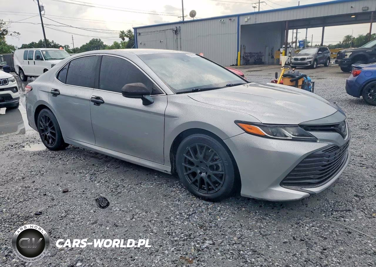 2019 Toyota Camry Le VIN:4T1B11HK0KU716602 - 4