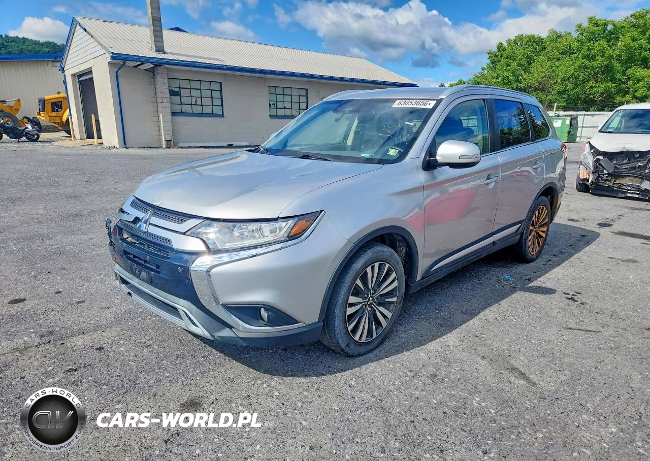 2020 Mitsubishi Outlander Se – zdjęcie 1 z 13