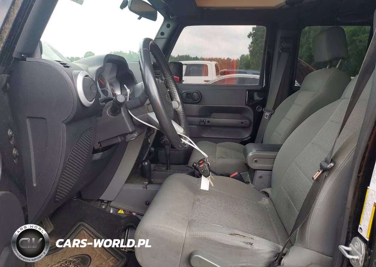 2009 Jeep Wrangler Unlimited Sahara VIN:1J4GA59149L775542 - 7