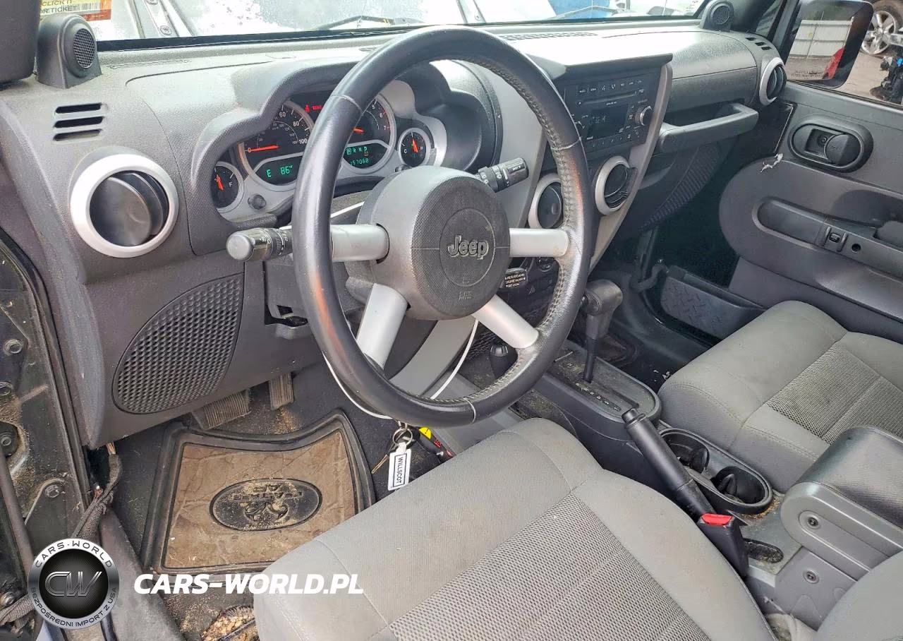 2009 Jeep Wrangler Unlimited Sahara VIN:1J4GA59149L775542 - 8