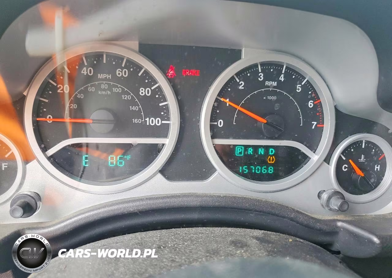 2009 Jeep Wrangler Unlimited Sahara VIN:1J4GA59149L775542 - 9