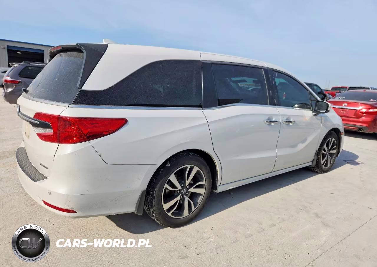 2021 Honda Odyssey Touring VIN:5FNRL6H85MB017878 - 3