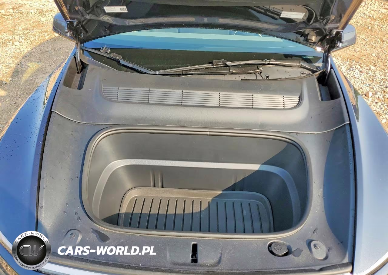 2026 Tesla Model Y VIN:7SAYGDEE6TA694855 - 11
