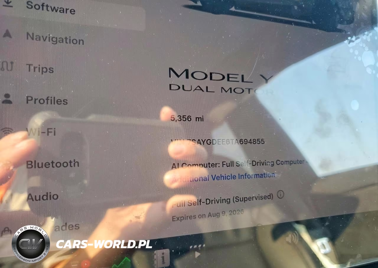 2026 Tesla Model Y VIN:7SAYGDEE6TA694855 - 9