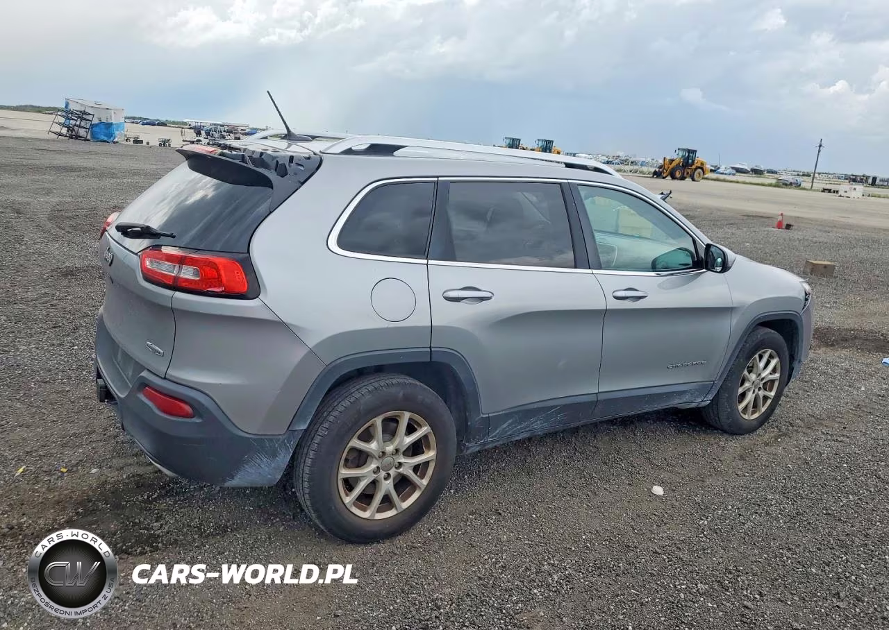 2015 Jeep Cherokee Latitude VIN:1C4PJMCS0FW523735 - 3