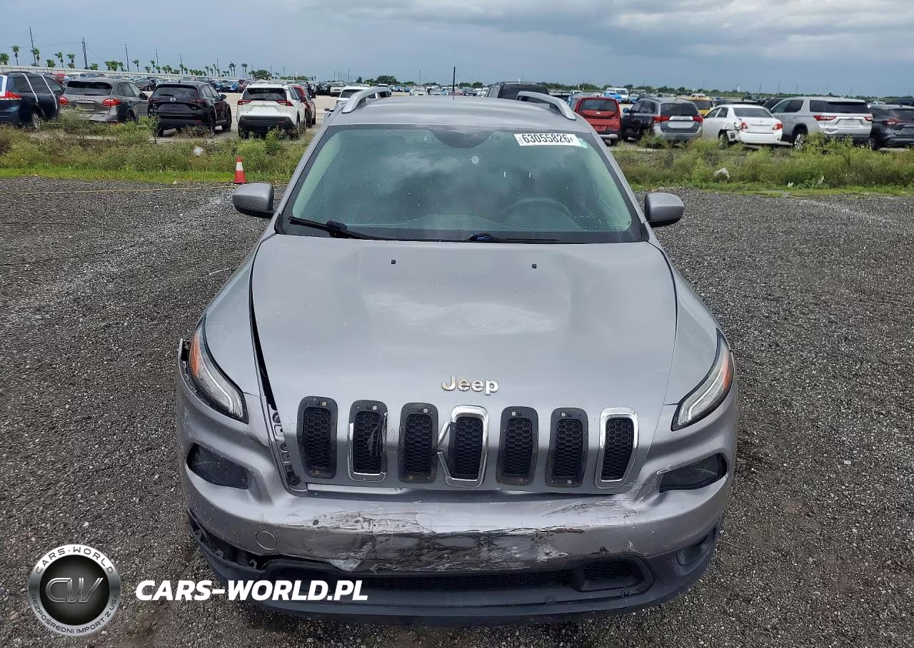 2015 Jeep Cherokee Latitude VIN:1C4PJMCS0FW523735 - 5