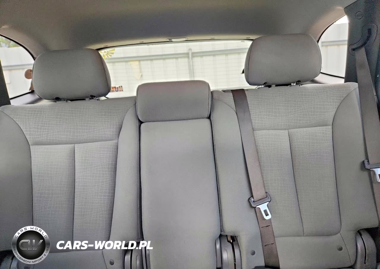 2012 Hyundai Santa Fe VIN:5XYZGDABXCG156748 - 10