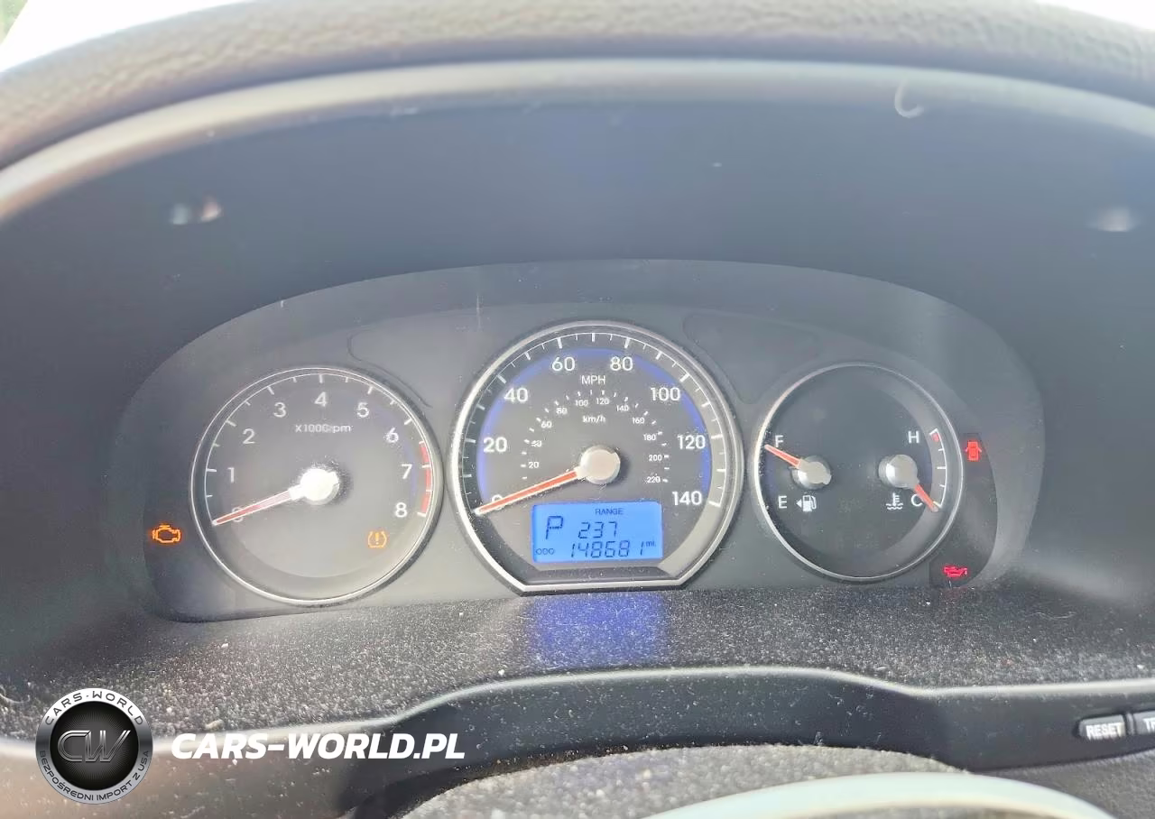 2012 Hyundai Santa Fe VIN:5XYZGDABXCG156748 - 9