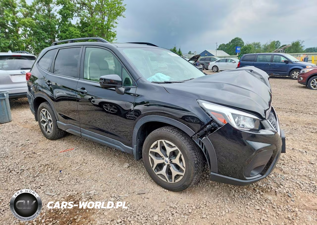 2019 Subaru Forester Premium VIN:JF2SKAGC6KH514028 - 4