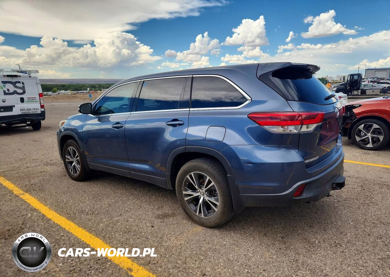 2019 Toyota Highlander Le VIN:5TDBZRFH3KS965130 - 2