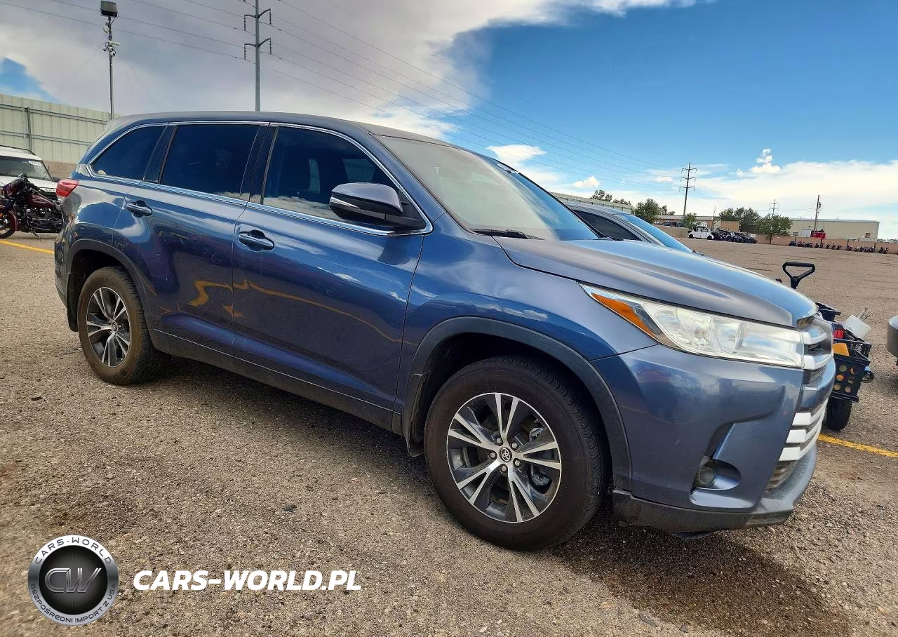 2019 Toyota Highlander Le VIN:5TDBZRFH3KS965130 - 4