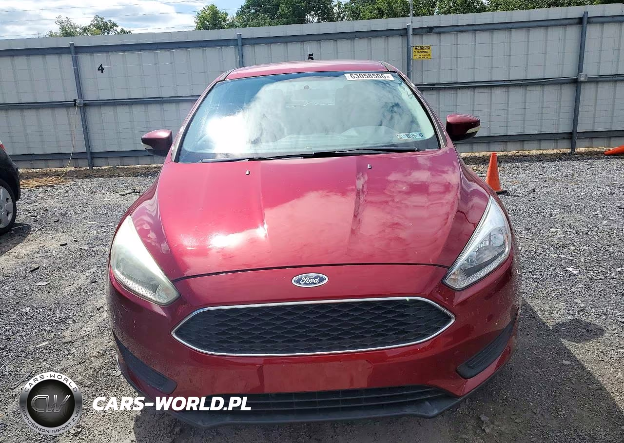 2017 Ford Focus Se VIN:1FADP3K24HL240925 - 5